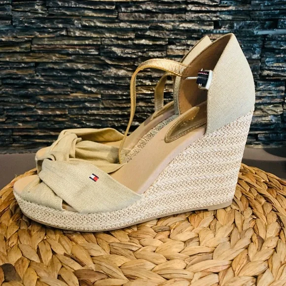 Tommy Hilfiger heels - Picture 3 of 8